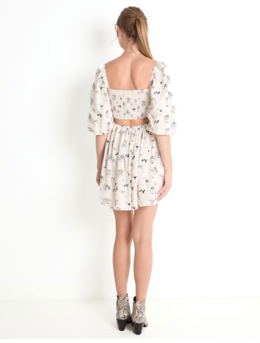 Captura de pantalla 2025-12-14 232720 Vestido corto estampado